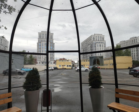 6. Прямостенная кабина для курения с арочной крышей